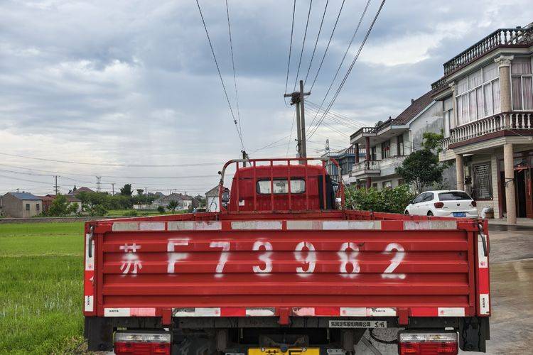 二手东风多利卡 170马力 载货车