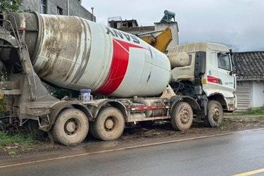 二手三一重工 C8 336马力 8X4 6.5方混凝土搅拌车(国五) 前四后八 日野二手搅拌车图片