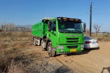 二手青岛解放 龙V 220马力 6X2 5.2米自卸车(国五) 前四后四 玉柴二手自卸车 黄牌