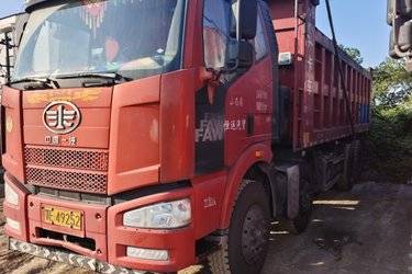 二手一汽解放 J6M重卡 320马力 8X4 7.5米自卸车(国五) 前四后八 锡柴二手自卸车 黄牌图片