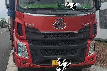 二手东风柳汽 乘龙H5中卡 240马力 4X2 6.8米仓栅式载货车(国五) 单桥 玉柴二手载货车 黄牌图片