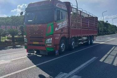 二手青岛解放 JH6重卡 领航版2.0 460马力 8X4 9.4米仓栅式载货车(国五) 前四后八 锡柴二手载货车 黄牌图片