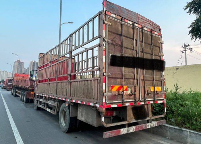 二手一汽解放 240马力 载货车