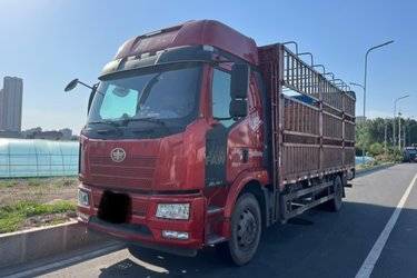 二手一汽解放 J6L中卡 2021款 领航版 240马力 4X2 6.8米仓栅式载货车(国五) 单桥 一汽解放二手载货车 黄牌图片