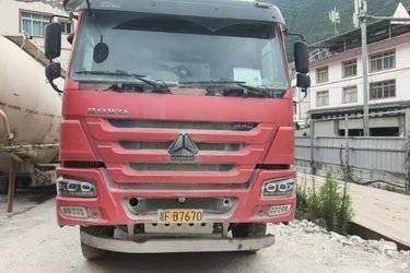 二手中国重汽 HOWO重卡 340马力 8X4 8.2米自卸车(国四) 前四后八 曼二手自卸车 黄牌图片