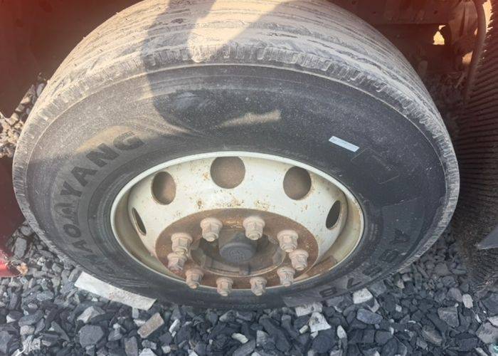 二手一汽解放 240马力 载货车