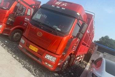 二手一汽解放 J6L中卡 240马力 6X2 6.8米仓栅式载货车(国五) 前四后四 大柴二手载货车 黄牌