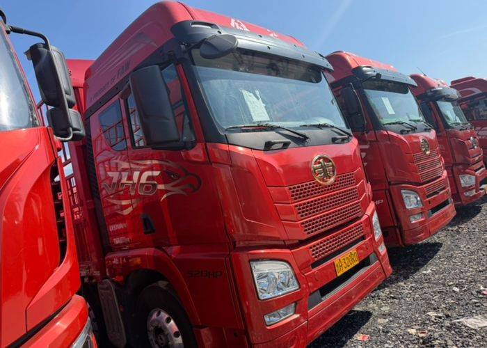 二手青岛解放 520马力 载货车