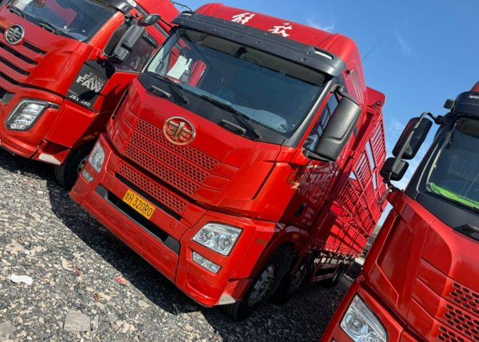 二手青岛解放 520马力 载货车