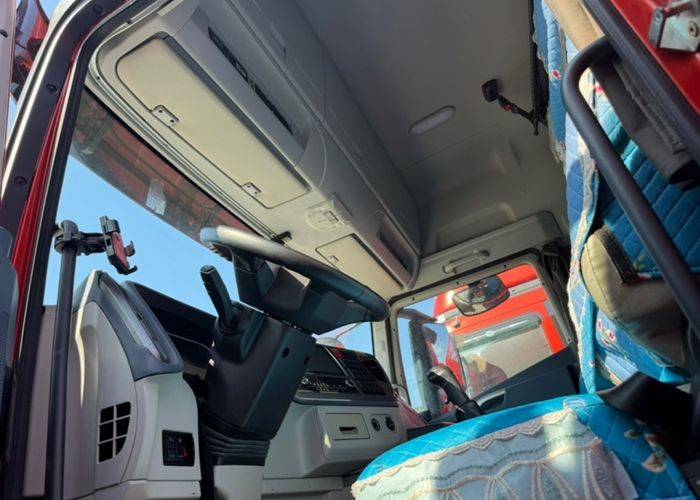 二手青岛解放 520马力 载货车