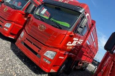 二手青岛解放 JH6重卡 领航版2.0 430马力 8X4 9.4米仓栅式载货车(国五) 前四后八 潍柴二手载货车 黄牌图片