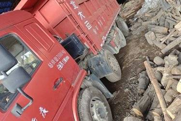 二手大运 N6重卡 270马力 8X4 6米自卸车(国五) 后八轮 潍柴二手自卸车 黄牌图片