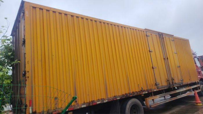 一汽解放 220马力 载货车
