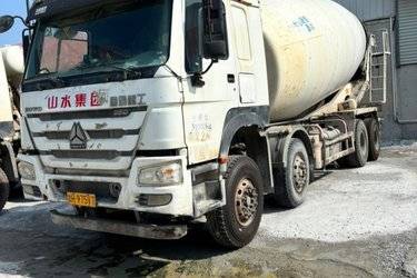 二手中国重汽 HOWO重卡 380马力 8X4 5.5方混凝土搅拌车底盘(国五) 前四后八 中国重汽二手搅拌车