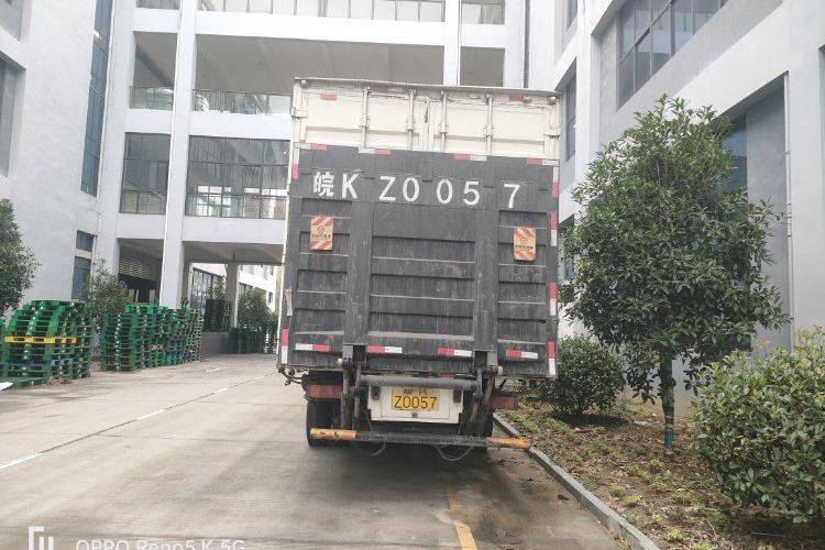 二手东风柳汽乘龙 240马力 载货车