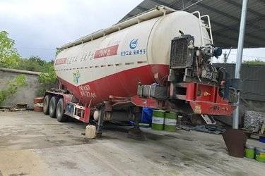 二手10.5米x25米 3轴 罐式半挂车