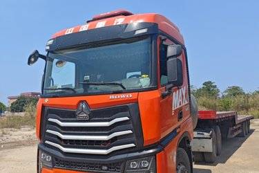二手中国重汽HOWO Max重卡 轻奢版 480马力 6X4 LNG牵引车(国六) 双驱 潍柴二手牵引车 黄牌图片