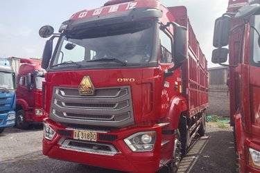 二手中国重汽 豪瀚N5W中卡 220马力 4X2 6.75米仓栅式载货车(国五) 单桥 曼二手载货车 黄牌图片