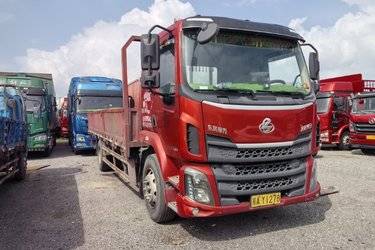 二手东风柳汽 新乘龙M3中卡 185马力 4X2 6.8米栏板载货车(国五) 单桥 玉柴二手载货车 黄牌