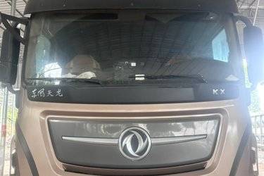 二手东风新疆 天龙VL燃气 460马力 6X4 CNG牵引车(直接档)(国六) 双驱 中国重汽二手牵引车 黄牌图片