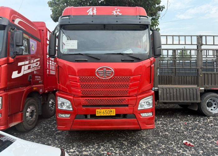 二手青岛解放 350马力 载货车