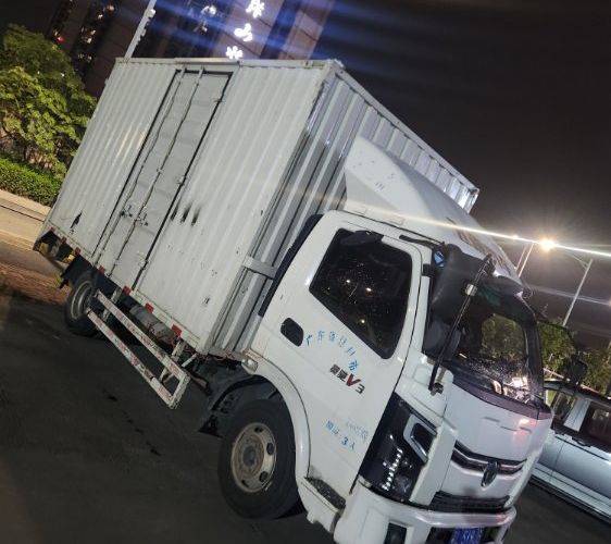 二手飞碟奥驰 156马力 载货车