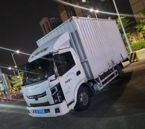 二手飞碟奥驰 156马力 载货车