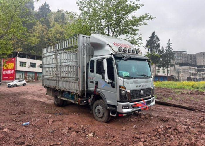 二手重汽HOWO轻卡 180马力 载货车