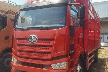二手一汽解放 J6L 精英版 300马力 4X2 6.75米仓栅式载货车(国六) 单桥 大柴二手载货车 黄牌图片