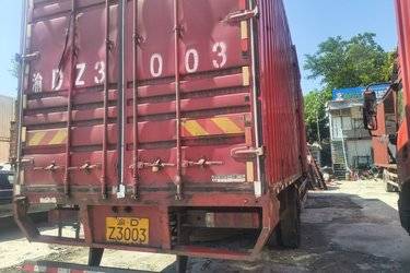 二手东风柳汽 乘龙H5中卡 240马力 4X2 9.7米厢式载货车(国六) 单桥 玉柴二手载货车 黄牌图片