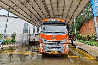 二手东风柳汽 乘龙H5中卡 220马力 4X2 6.75米栏板载货车(国五) 单桥 玉柴二手载货车 黄牌图片