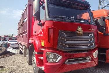 二手中国重汽 豪沃NX中卡 350马力 6X2 7.8米仓栅式载货车(速比3.7)(国六) 前四后四 曼二手载货车 黄牌