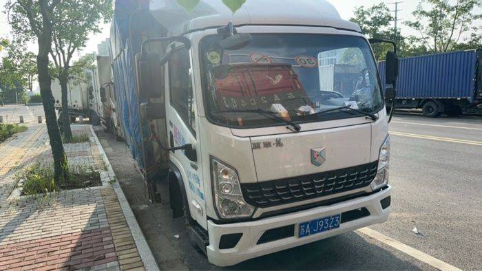 蓝擎轻卡 170马力 载货车