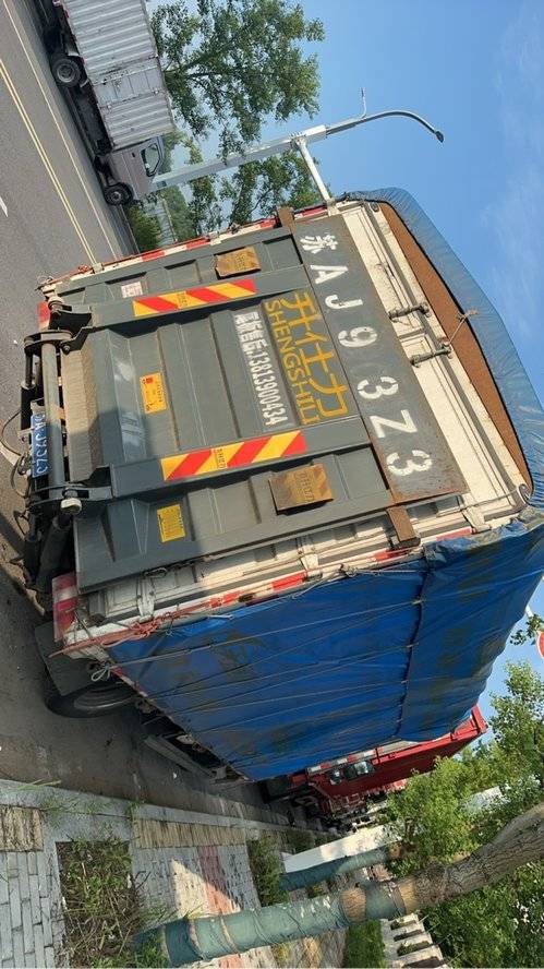 蓝擎轻卡 170马力 载货车