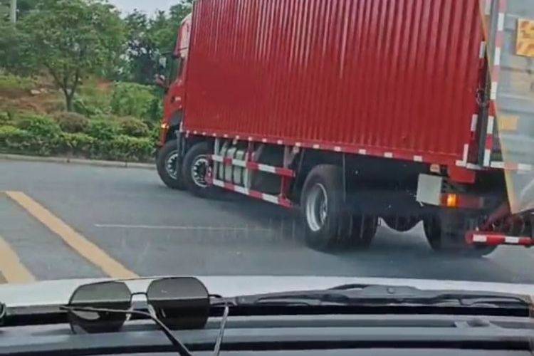 二手东风商用车 350马力 载货车