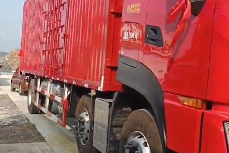 二手东风商用车 350马力 载货车