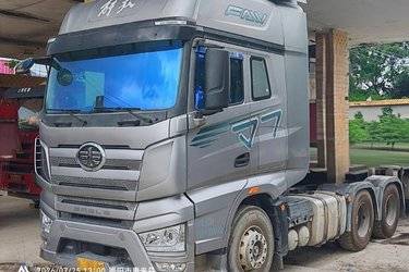 二手一汽解放 J7重卡 550马力 6X4牵引车(国五) 双驱 锡柴二手牵引车 黄牌图片