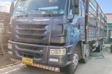 二手青岛解放 途V重卡 320马力 8X4 9.5米仓栅式载货车(国五) 前四后八 锡柴二手载货车 黄牌