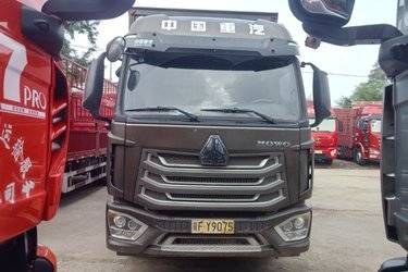 二手中国重汽 豪瀚N5G中卡 240马力 4X2 6.75米厢式载货车(国五) 单桥 曼二手载货车 黄牌