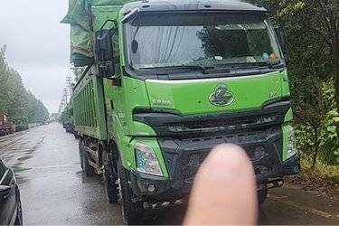 二手东风柳汽 乘龙H7 460马力 8X4 8.2米自卸车(玉柴)(国五) 前四后八 潍柴二手自卸车 黄牌