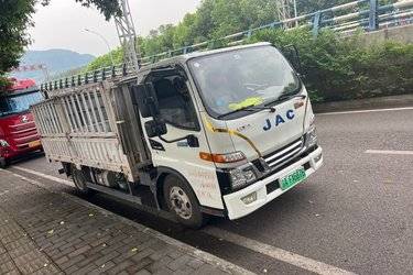 二手江淮 骏铃V5 130马力 4.22米单排仓栅式轻卡(国六) 单桥 云内动力二手载货车 蓝牌图片