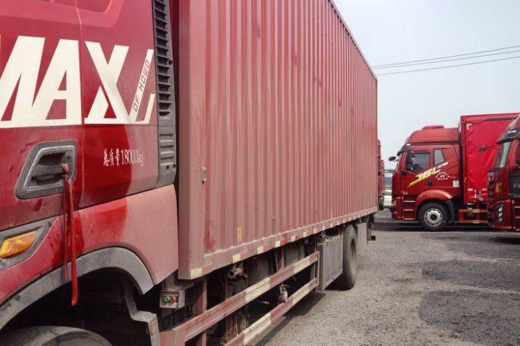 二手重汽豪沃(HOWO) 290马力 载货车