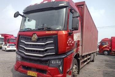 二手中国重汽 HOWO MAX 290马力 4X2 9.6米AMT自动档厢式载货车(国六) 单桥 曼二手载货车 黄牌图片