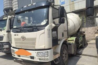 二手青岛解放 JH6 320马力 8X4 混凝土搅拌运输车(国五) 前四后八 锡柴二手搅拌车