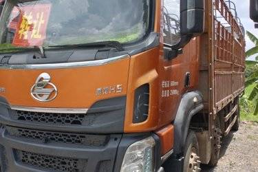 二手东风柳汽 乘龙H5中卡 220马力 6X2 7.8米仓栅式载货车(国五) 前四后四 玉柴二手载货车 黄牌图片