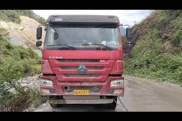 二手中国重汽 HOWO TX重卡 440马力 8X4 6.8米自卸车(国六) 前四后八 安徽康明斯二手自卸车 黄牌图片