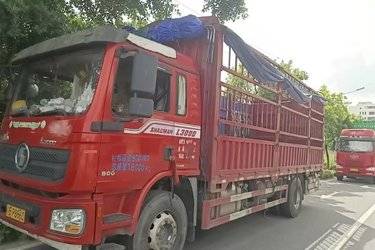 二手陕汽重卡 德龙L3000 旗舰版 220马力 4X2 6.75米厢式载货车(国五) 单桥 潍柴二手载货车 黄牌图片