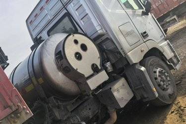 二手福田 欧曼GTL 星翼版 530马力 6X4 LNG自动档牵引车(国六) 双驱 福田康明斯二手牵引车 黄牌图片