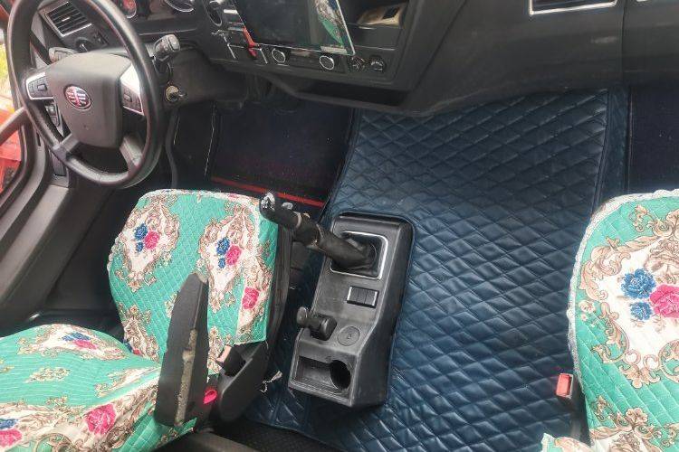 二手一汽解放 260马力 载货车