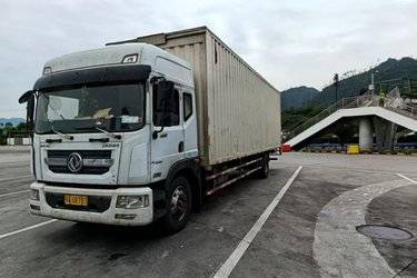 二手东风 多利卡D12中卡 220马力 4X2 9.75米翼开启厢式载货车(国五) 单桥 东风康明斯二手载货车 黄牌